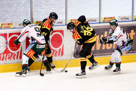 Brynäs Jacob Blomqvist och Linus Ölund i kamp mot