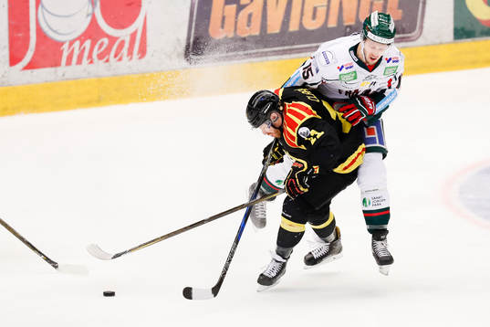Brynäs Kevin Clark och Frölundas Matt Donovan