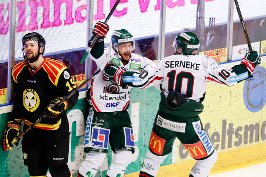 Brynäs Simon Bertilsson deppar samtidigt som Frölundas