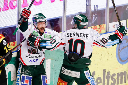 Brynäs Simon Bertilsson deppar samtidigt som Frölundas