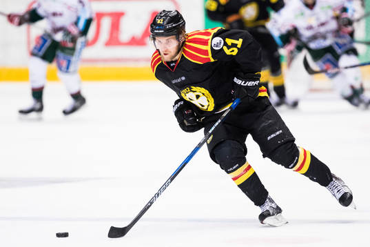Brynäs Juuso Ikonen med pucken