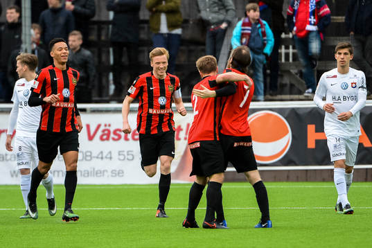 Brommapojkarnas spelare jublar