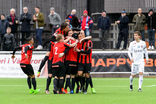 Brommapojkarna jublar