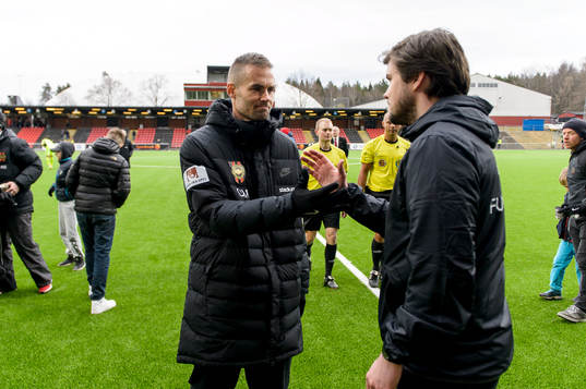 Brommapojkarnas Olof Mellberg gratuleras
