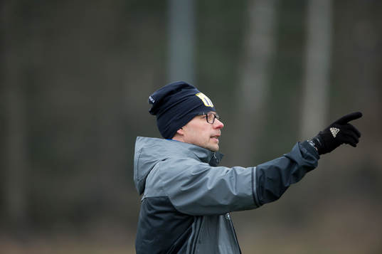Asarums tränare i matchen i division 2 mellan IFK