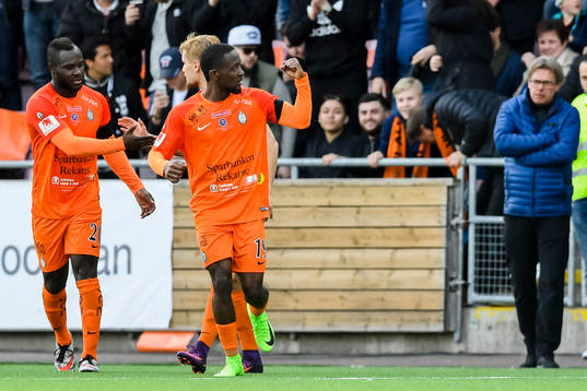 AFC Eskilstunas Buya Turay jublar