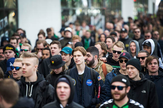 Supportrar utanför Gamla Ullevi