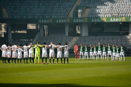 Tyst minut före fotbollsmatchen i Superettan mellan GAIS