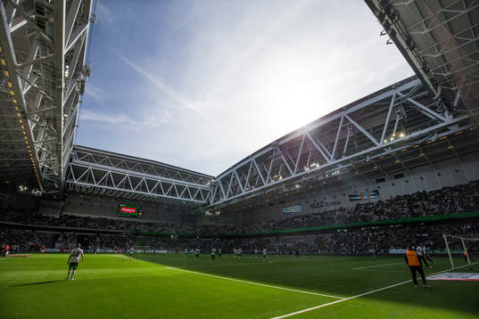 Hammarbys spelare värmer upp på Tele2 Arena