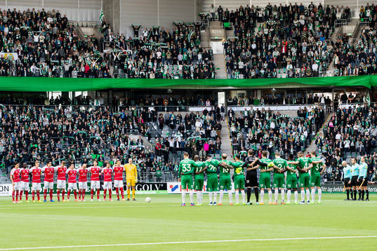 En tyst minut för innan fotbollsmatchen i Allsvenskan