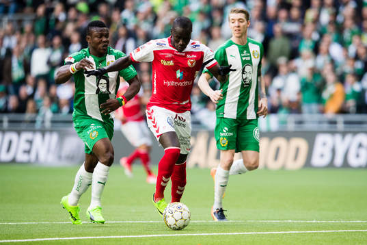 Kalmars Papa Alioune Diouf tar sig förbi Hammarbys Joseph
