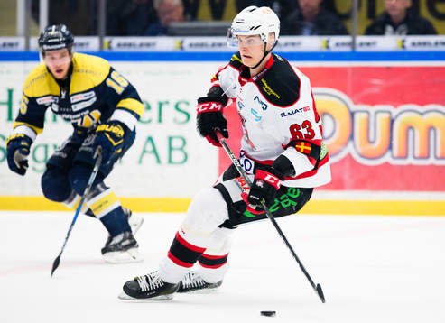 s Filip Sandberg mot Malmö Redhawks Fredrik Händemark