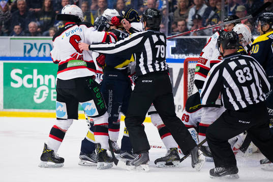 Gruff framför Malmö Redhawks mål