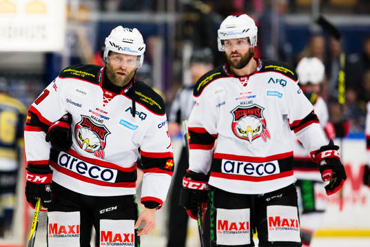Malmö Redhawks Mathias Tjärnqvist och Noah Welch deppar