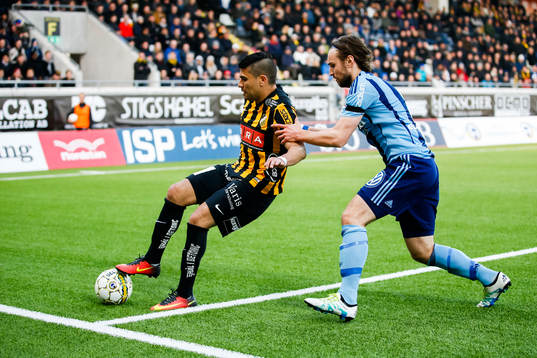 Häckens Paulinho och Djurgårdens Kevin Walker