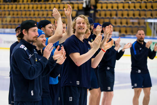 s Adam Almquist, Pär Arlbrandt och Oscar Sundh tackar