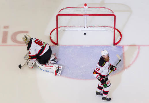 Malmö Redhawks målvakt Oscar Alsenfelt och Jens Olsson