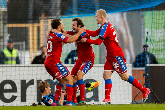 IFK Göteborgs Mikkel Diskerud jublar med Tobias Hysen  och