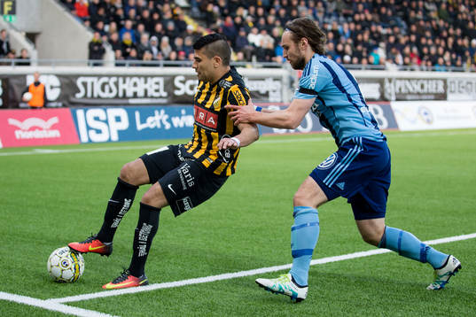 Häckens Paulinho mot Djurgårdens Kevin Walker