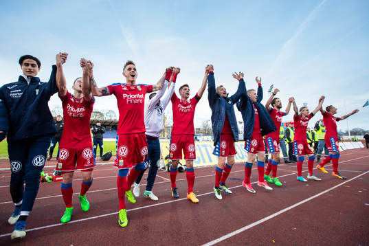 IFK Göteborgs spelare tackar fansen