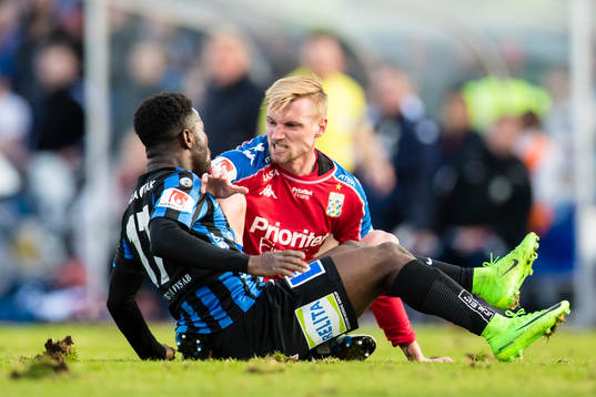 Gruff mellan Sirius Kingsley Kofi Sarfo och IFK Göteborgs