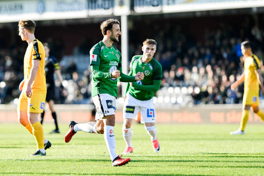 Jönköpings Robert Gojani jublar