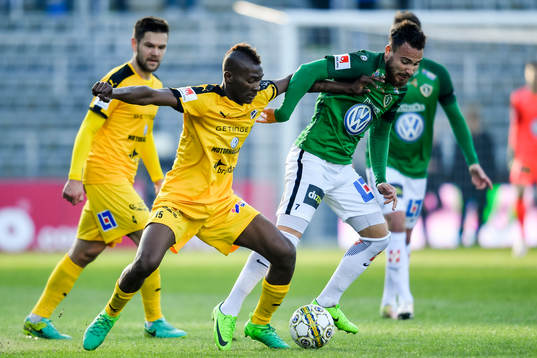 Halmstads Aboubakar Keita och Jönköpings Dzenis Kozica