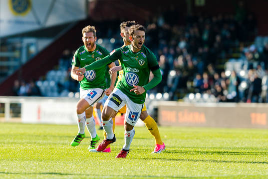 Jönköpings Robert Gojani jublar