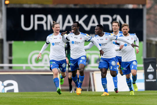 Helsingborgs Edwin Gyimah jublar med laget