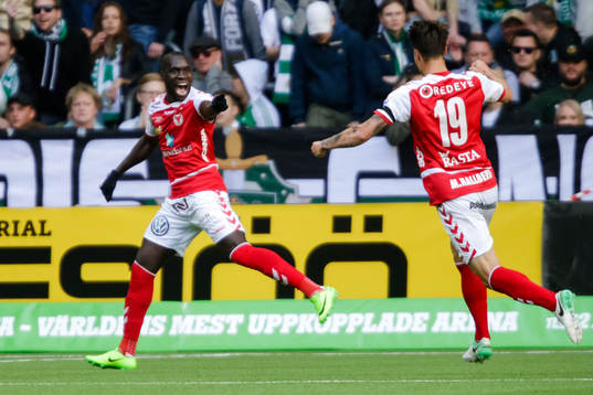 Kalmars Papa Alioune Diouf jublar