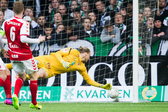 Hammarbys Björn Paulsen gör 1-1 bakom Kalmars målvakt