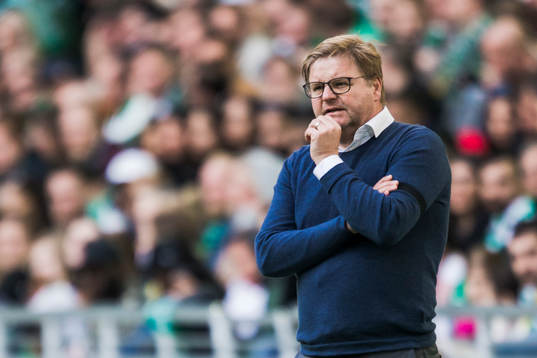 Kalmars tränare Peter Swärdh ser fundersam ut