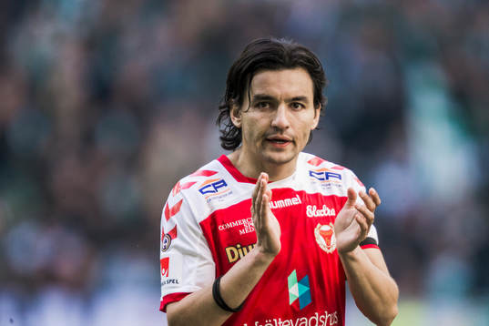 Kalmars Emin Nouri applåderar publiken