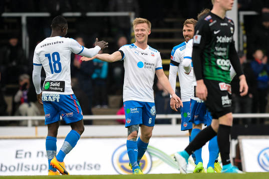 Helsingborgs Oke Akpoveta och Andreas Landgren jublar