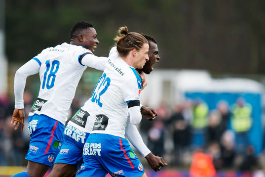 Helsingborgs Oke Akpoveta och Jesper Lange jublar med Edwin