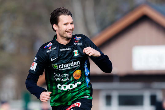 Målskytten till 3-3 Varbergs Peter Nyström jublar