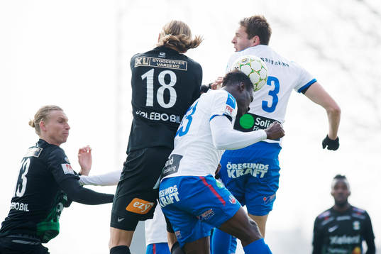 Varbergs Joakim Lindner gör 2-3-målet i nickduell med