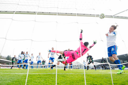 Helsingborgs målvakt Matt Pyzdrowski och Jesper Lange när