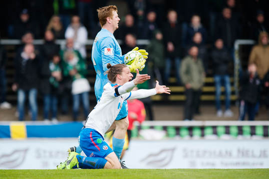 Helsingborgs Jesper Lange reagerar