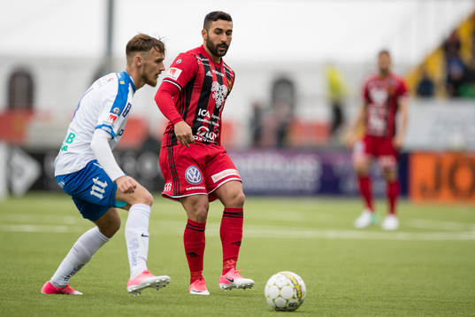 Östersunds Saman Ghoddos mot Norrköpings Linus Wahlqvist