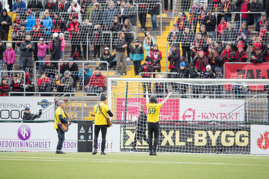 Patriks kombo underhåller publiken