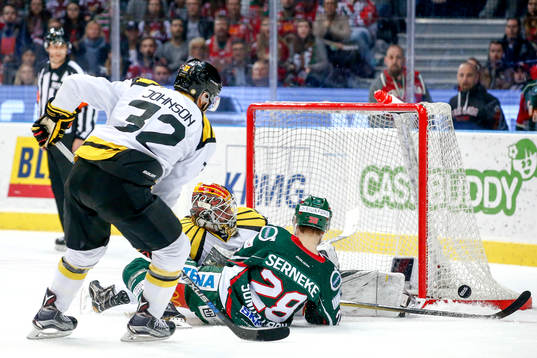 Frölundas Johan Sundström och Brynäs Nick Johnson och