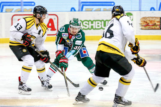 Brynäs Ryan Gunderson och Linus Ölund och Frölundas