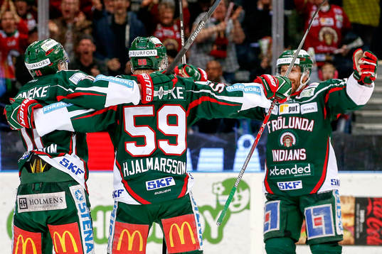 Frölundas Victor Olofsson jublar med lagkamrater