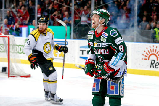 Frölundas John Nyberg jublar