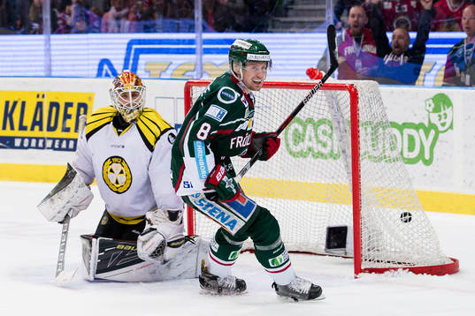 Frölundas John Nyberg jublar