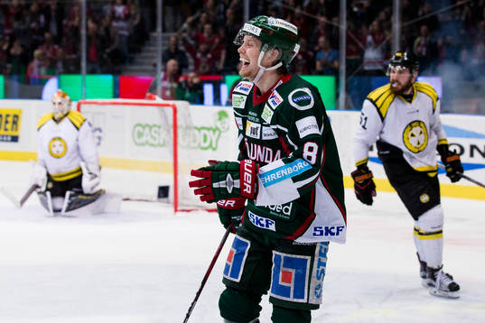 Frölundas John Nyberg jublar