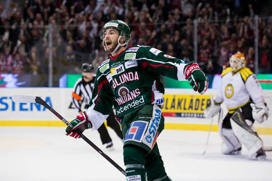 Frölundas Casey Wellman jublar