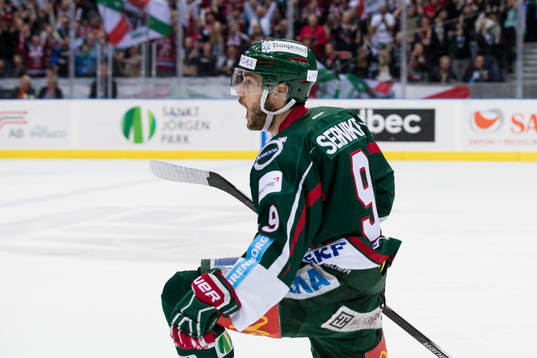 Frölundas Casey Wellman jublar