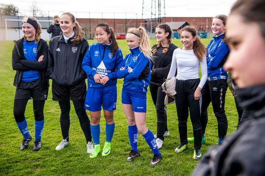 Kosovare Asllani och Stina Blackstenius överraskade när